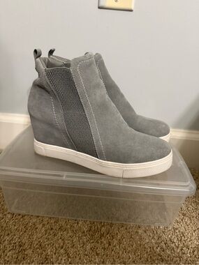 Steve Madden Gray Suede Wedge Sneaker